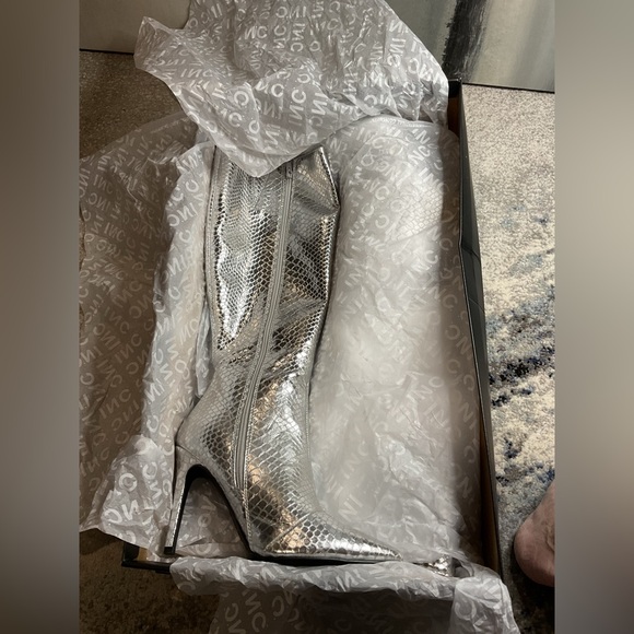 INC International Concepts Rajelp Silver Snake Knee High Boots - Size 7.5 (NIB) - Picture 15 of 16